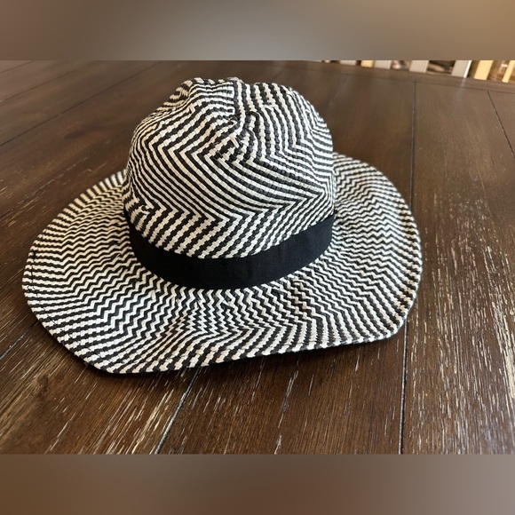 Scoop round hat - Picture 5 of 14
